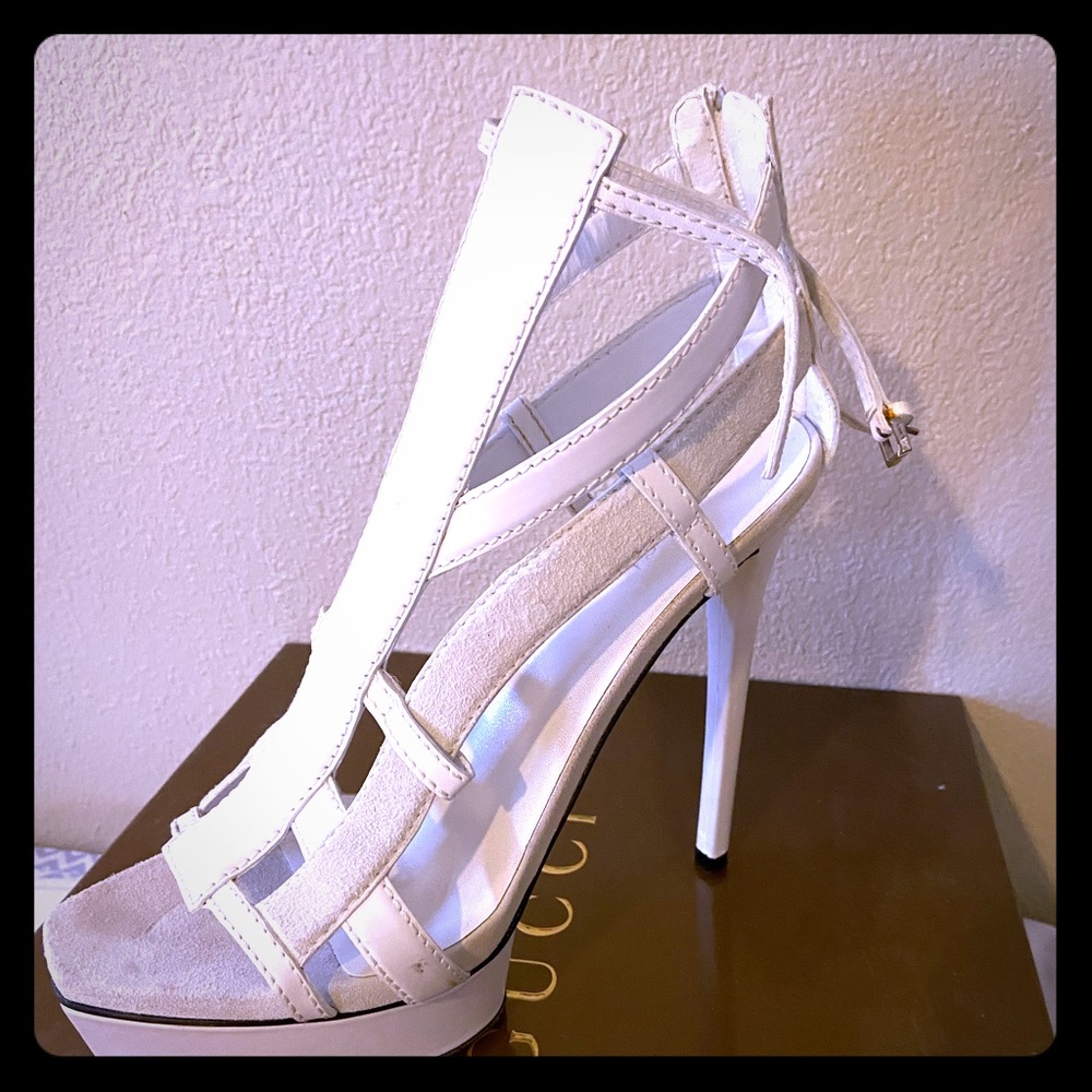 Sexy white Gucci’s sandal..